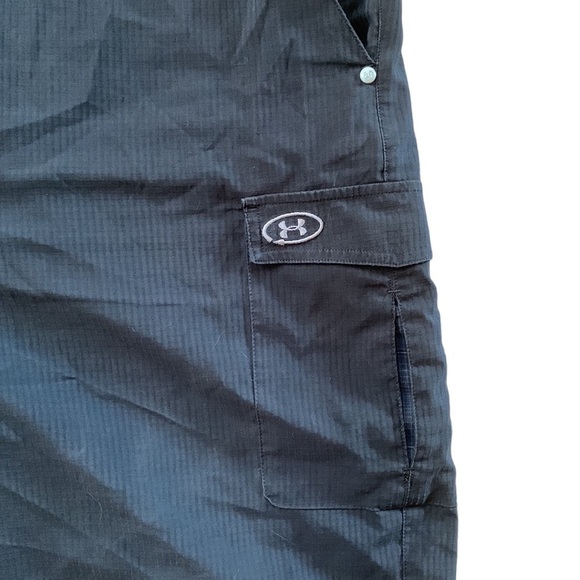 Under Armour Hybrid Black Cargo Shorts Size 42 - Picture 4 of 6